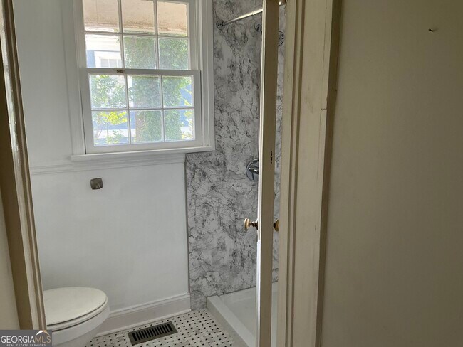 Building Photo - 992 Tatnall St