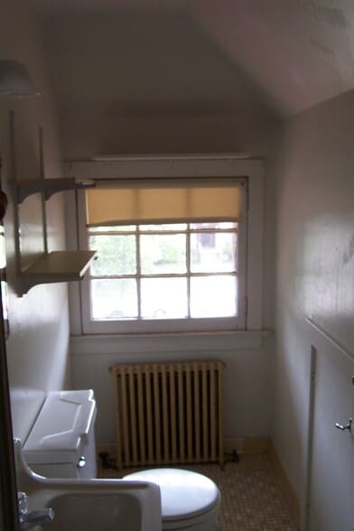 Building Photo - 732 S Forest Ave