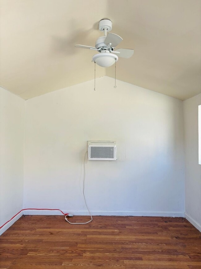 Building Photo - 2130 W 29th Pl