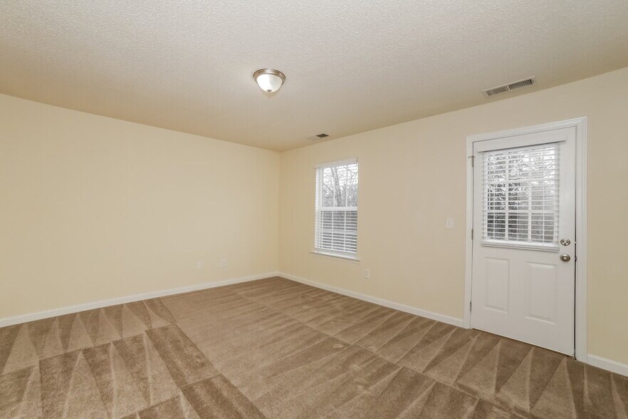 Building Photo - 67 Middlebrook Dr