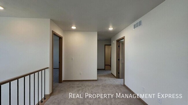 Building Photo - 9000 W Jerald Pl