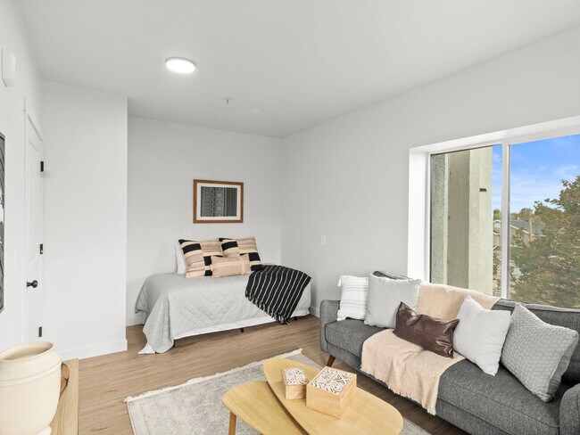 Building Photo - 404 E 5600 S