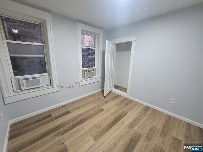 Building Photo - 27 Russell Ave