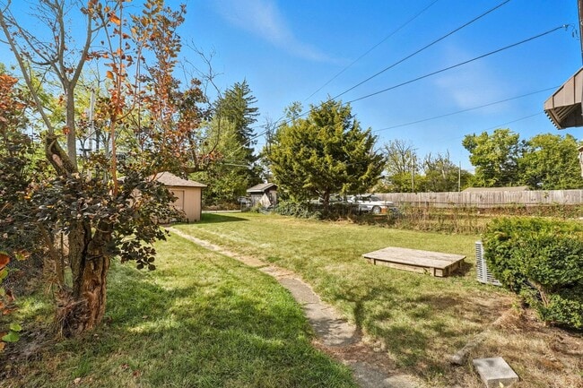 Building Photo - New THREE BED listing in Fort Wayne!