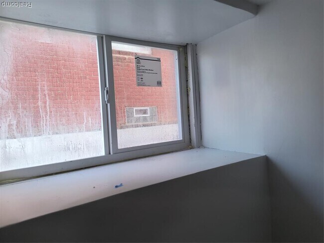 Building Photo - 18080 Westphalia St