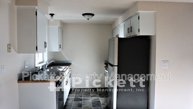 Building Photo - 2221 NE Lexington Dr