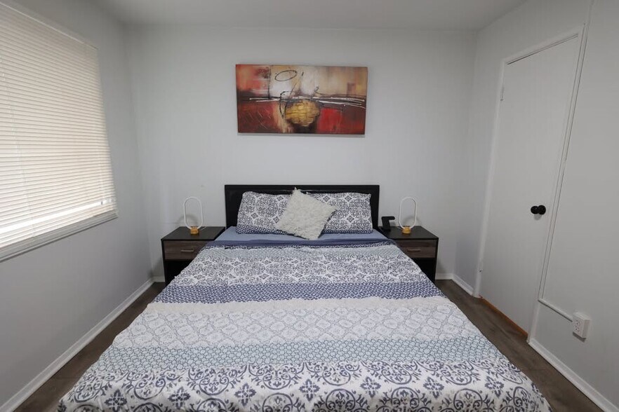 Building Photo - 2912 Kings Chapel Rd