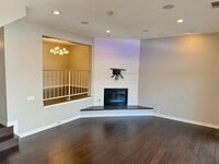 Building Photo - Spacious 3 Bedroom Townhouse 3 blocks from the ocean