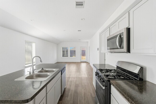 Building Photo - 5215 Mossdale Blf Ln