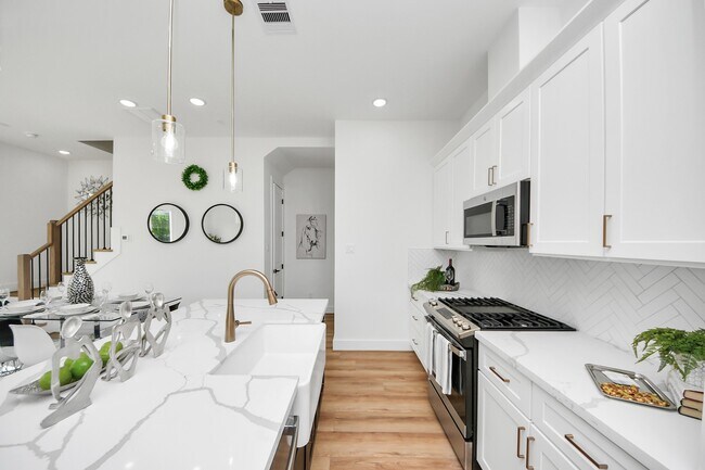 Building Photo - 2430 Harrington St