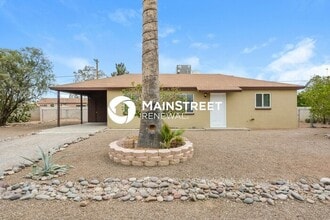 Building Photo - 3 Bedroom Pet-Friendly Home in TUCSON, AZ with Main Street Renewal
