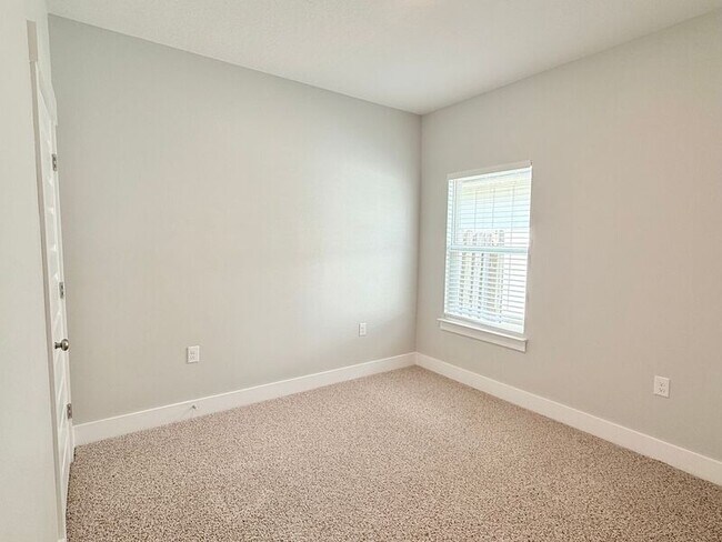 Building Photo - 5753 Danbury Blvd