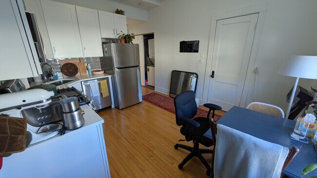 Building Photo - 2322 W Rice St