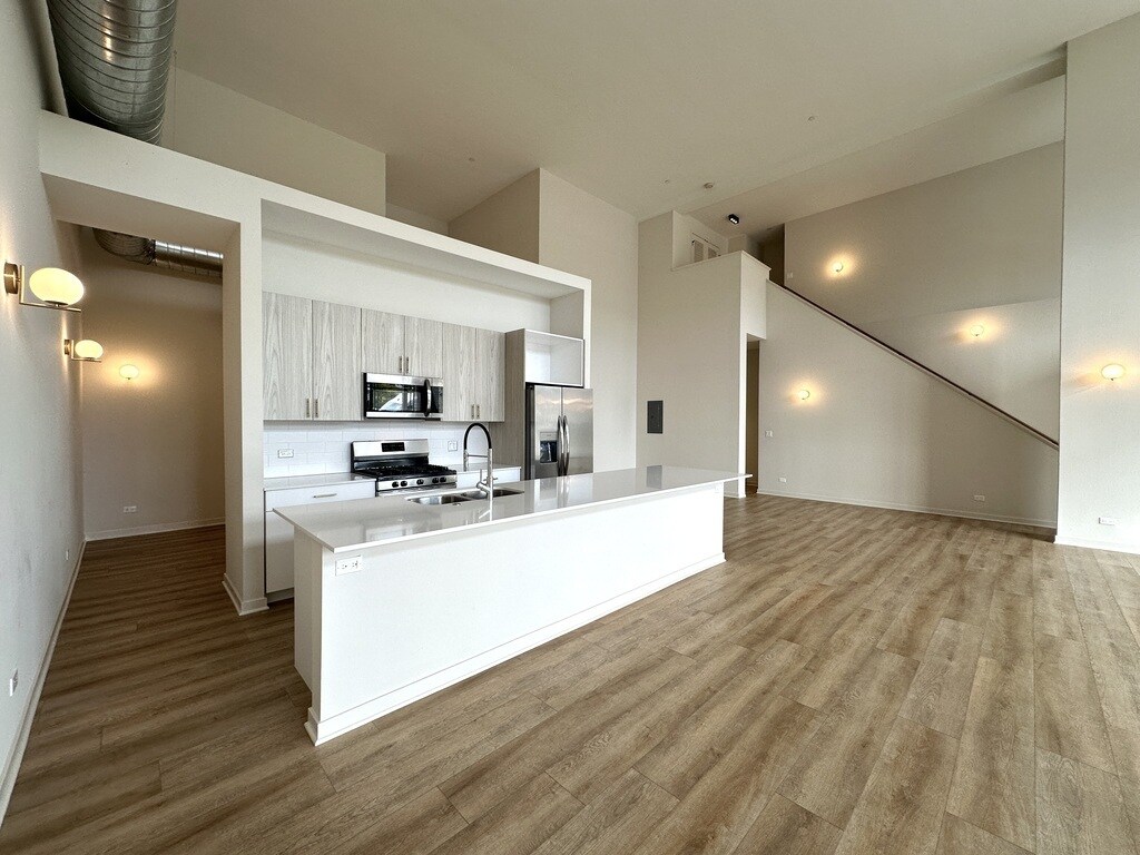 Building Photo - 3207 N Narragansett Ave