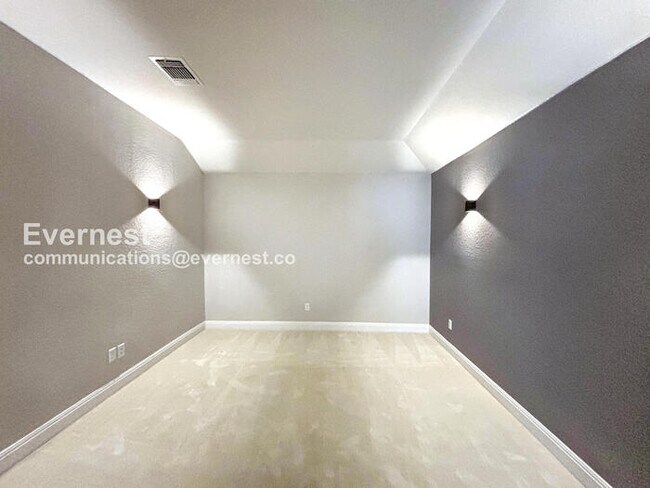 Building Photo - PROMO: Get $1,000 OFF the first month’s rent when the lease starts this month of March! / 5 Bed/4...