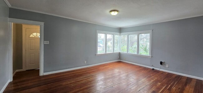 Building Photo - Beautiful 2/1 Single Family Home in Gibsonton! Apply for FREE This Holiday Season!