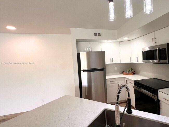 Building Photo - 731 Vista Isles Dr