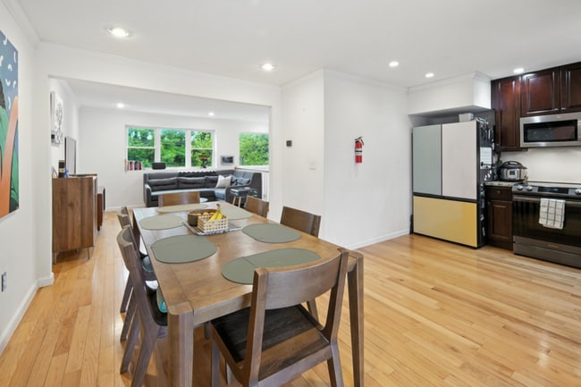 Building Photo - 1340 W St NE