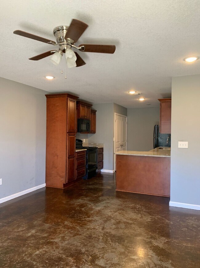 Building Photo - "Charming 2-Bedroom Gem with Granite Elegance in Brookland – 940 Sq Ft of Comfort at 207 S. Holman!"