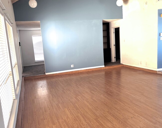 Building Photo - 13903 Greenway Dr