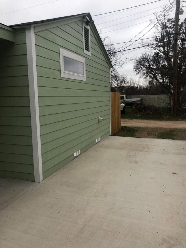 Building Photo - Newly remodeled in 2023!  1 bed, 1 bath, ALL appliances!