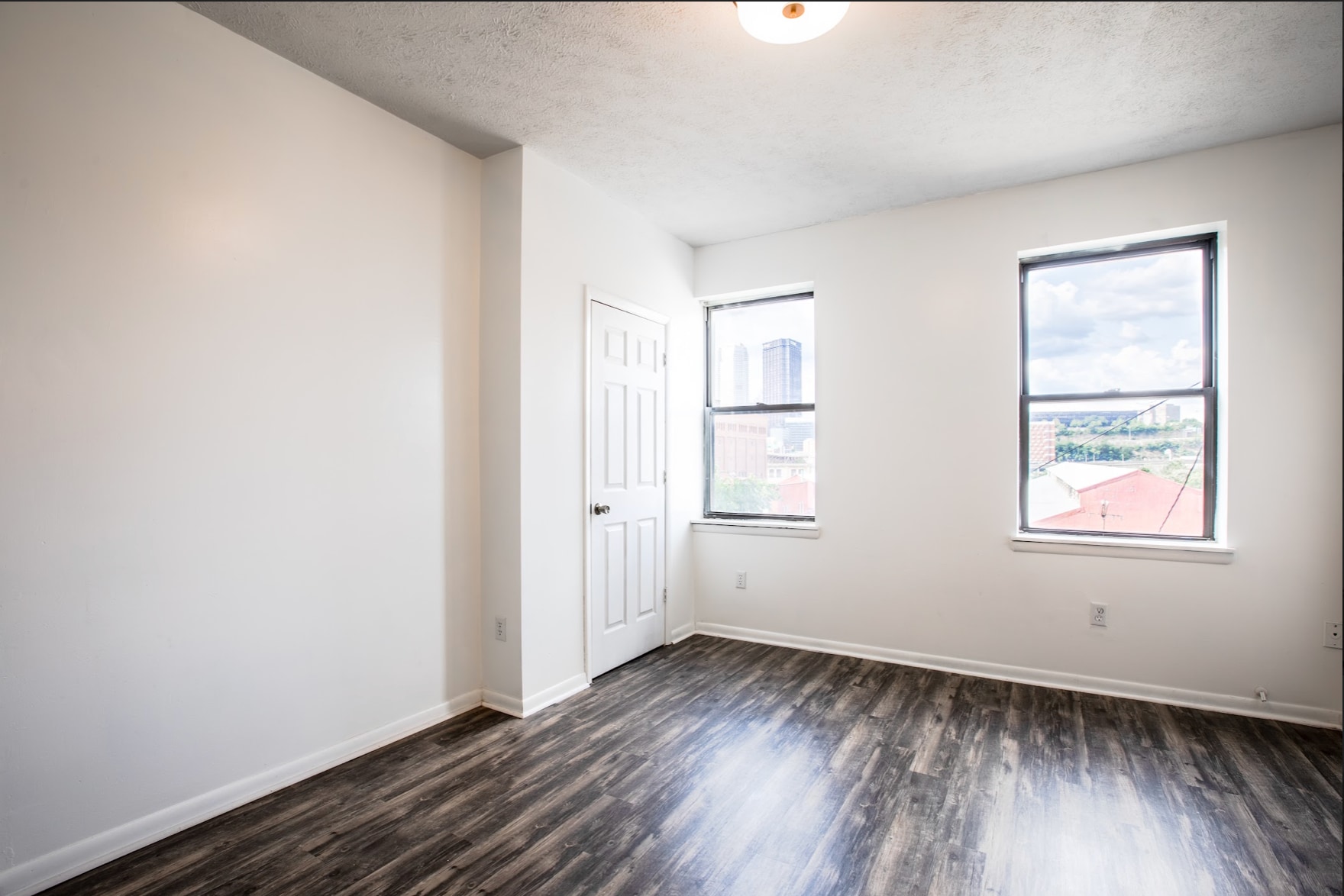 Building Photo - 415 E Carson St