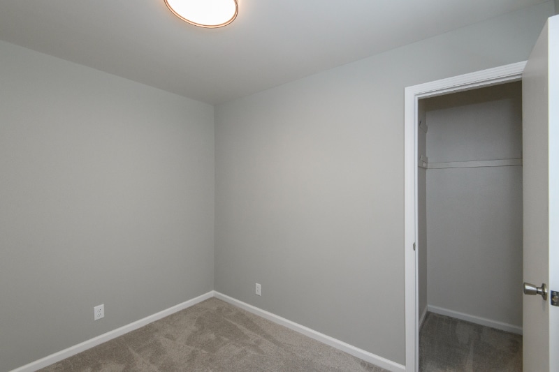 Building Photo - 424 S 66th St