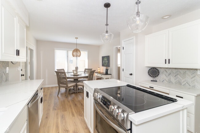 Building Photo - 8429 Catamaran Dr