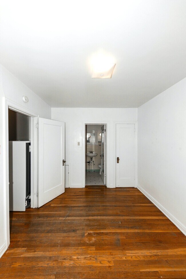 Building Photo - 740 E 300 S