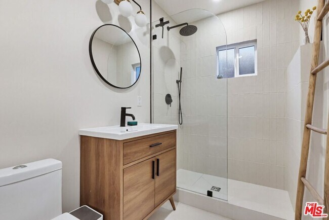 Building Photo - 3540 Division St