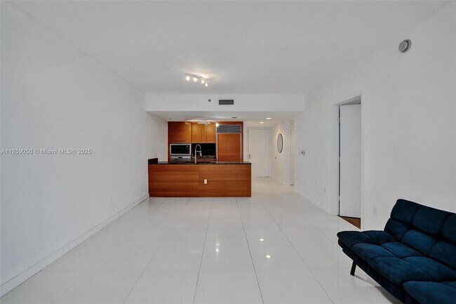 Building Photo - 475 Brickell Ave