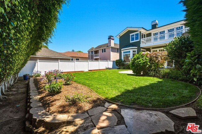 Building Photo - 1633 Voorhees Ave