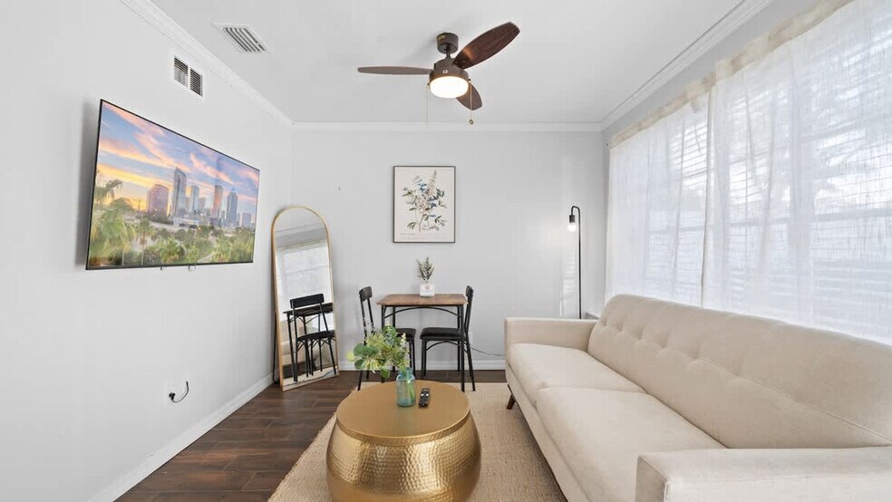 Building Photo - 720 1/2 West Woodlawn Avenue-ID1271928P