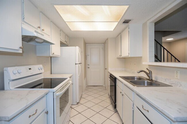 Building Photo - 925 Chisholm Cove