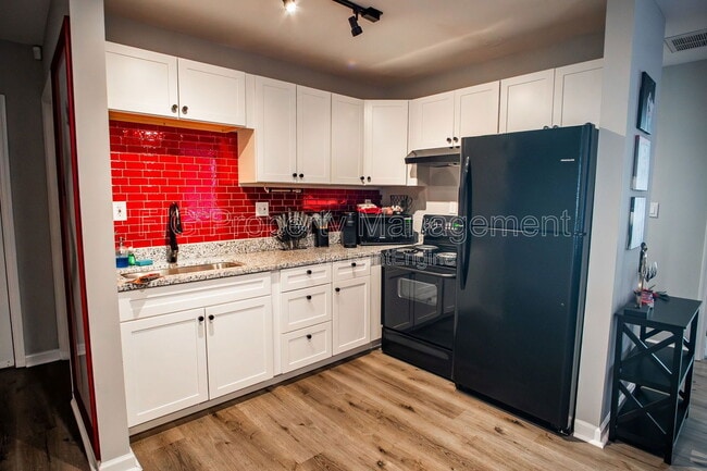 Building Photo - 413 W Depot Ave