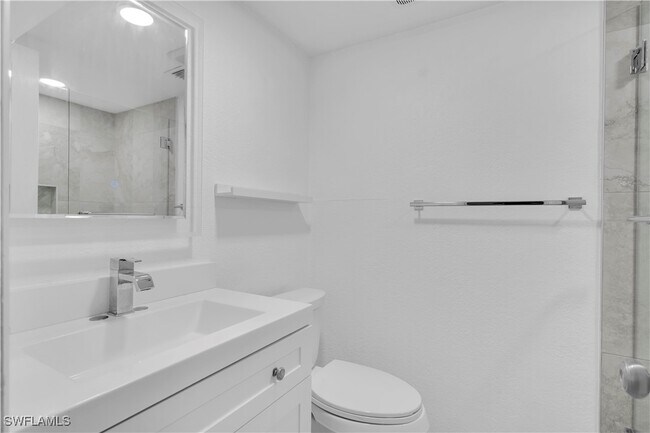 Building Photo - 4601 Bayshore Dr