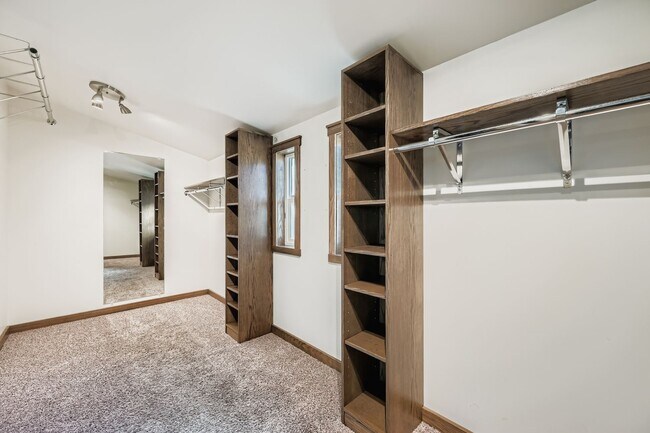 Building Photo - 515 W San Miguel St