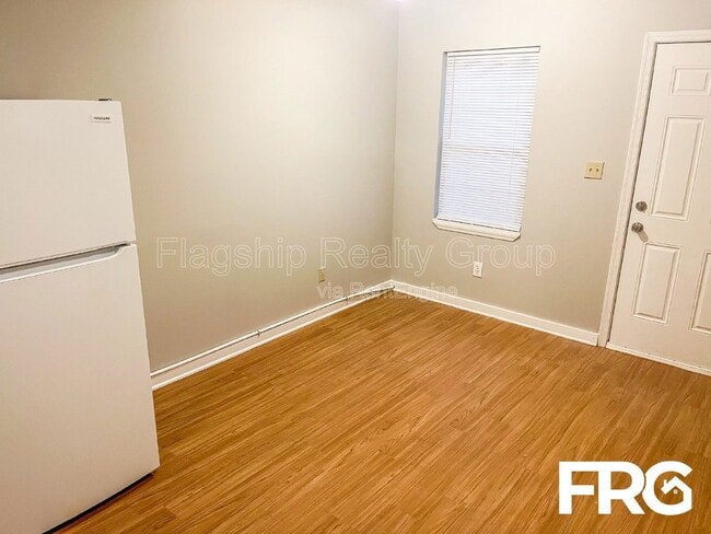 Building Photo - 214 Connie Cir