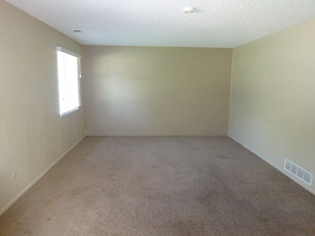 Building Photo - 7047 S Fairfax St