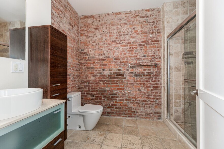 Building Photo - 116 Crown St