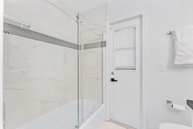 Building Photo - 13947 Geranium Pl