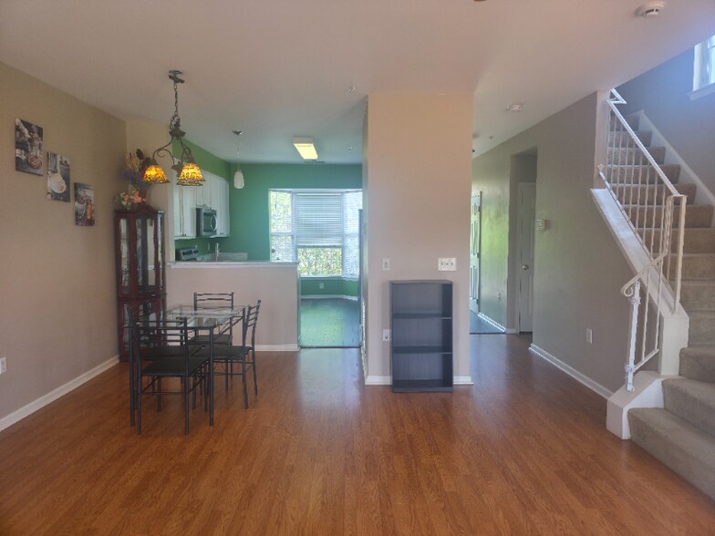 Building Photo - 1227 Rockland Ct