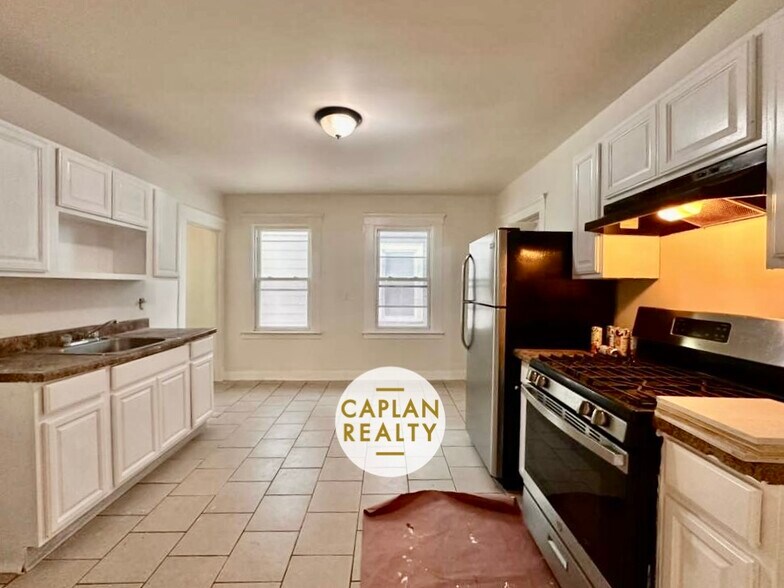 Building Photo - 1655 State St