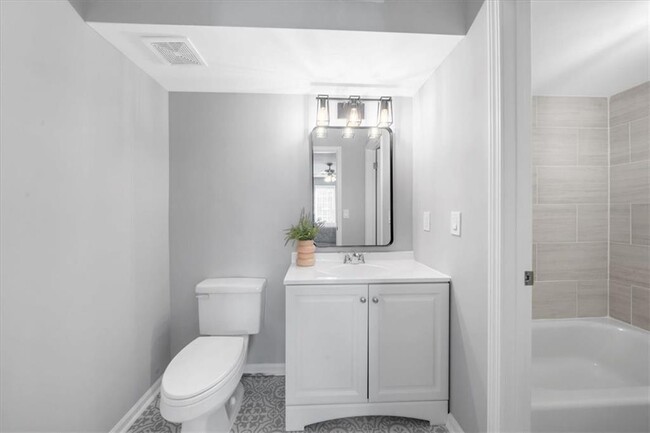 Building Photo - 3091 Colonial Way