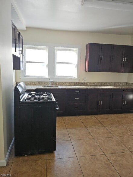 Building Photo - 31 Western Pky