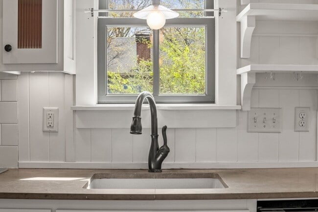 Building Photo - 5100 Lee Ave