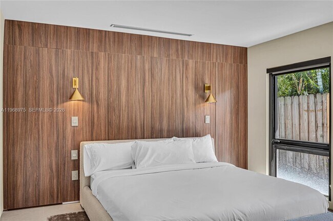 Building Photo - 1170 S Biscayne Point Rd