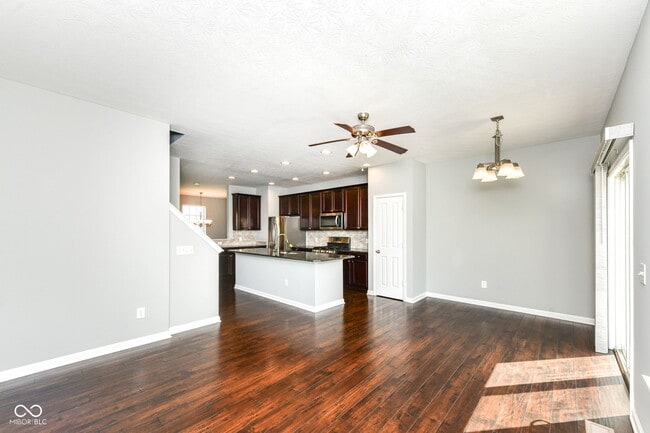 Building Photo - 9050 Mercer Dr