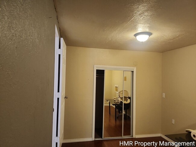 Building Photo - MOVE IN SPECIAL - Charming Single-Story Home