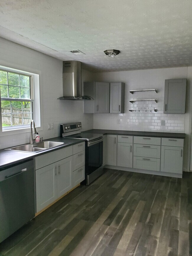 Building Photo - 640 Tribble Creek Dr
